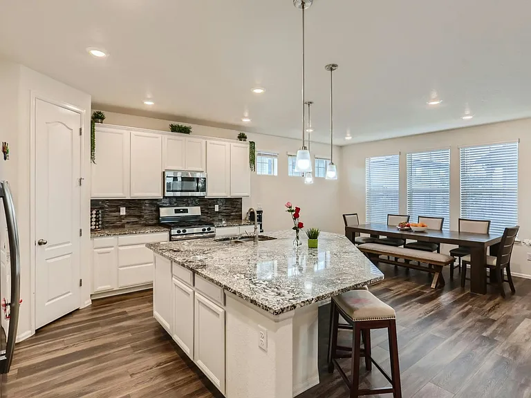 9696 Meeker St — Photo 8
