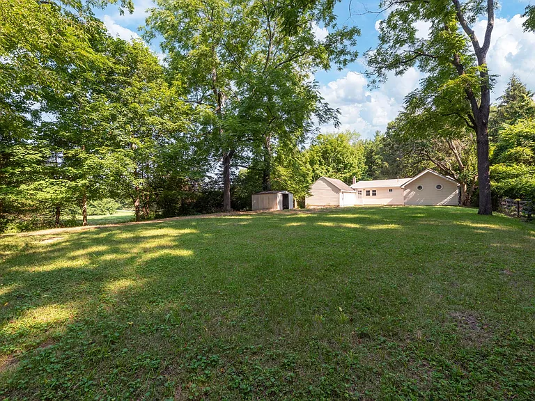 1880 James Rd — Photo 12