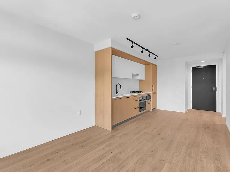 2729 Kingsway #7XX — Photo 9