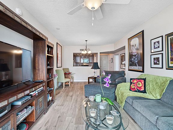 4th image of 3020 NE 32nd Avenue #1211