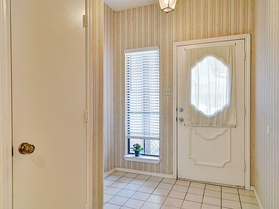 4th image of 4510 Royal Springs Dr