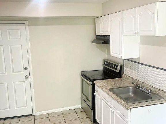 4th image of 25 S Clinton Ave #4