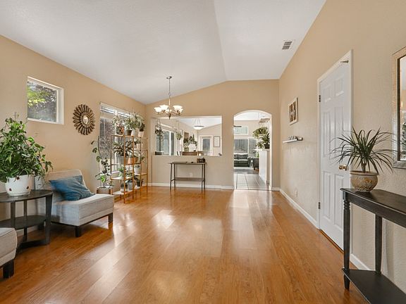 5th image of 9118 Leland Oaks Ct