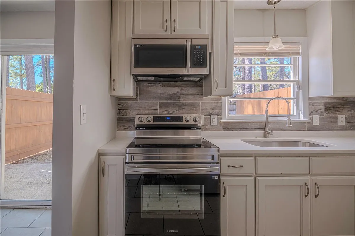 2 bed, 1000 sqft, $1,200 — Photo 4