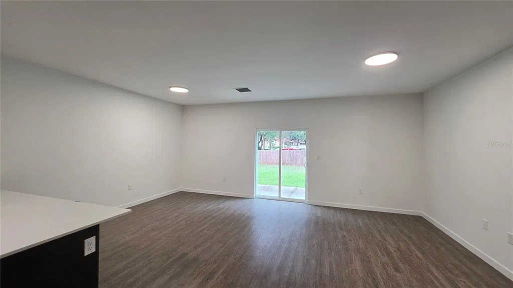 3 bed, 2.5 bath, 1349 sqft, $2,300 — Photo 3