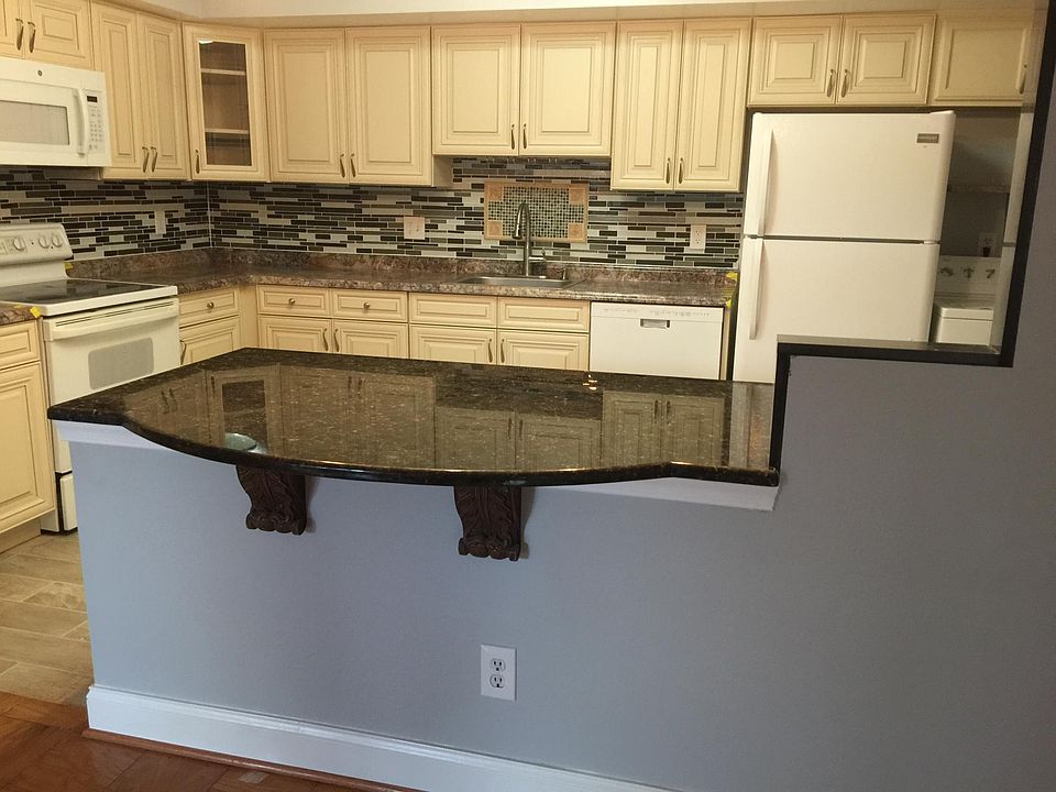 2nd image of 25 Stonehenge Cir APT 3