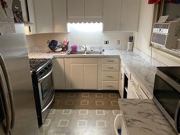 2nd image of 60119 Pembrook Ln
