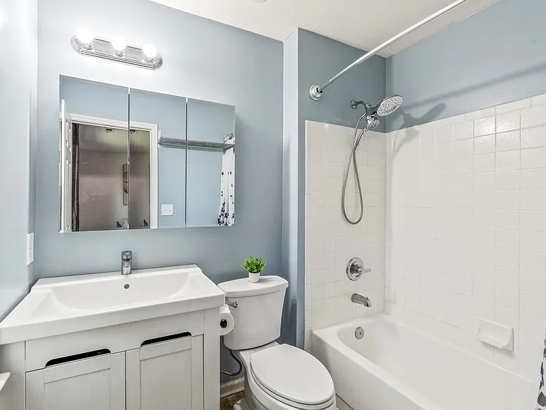 1118 Polk St — Photo 16