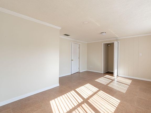5th image of 3746 Fox Dale Ln