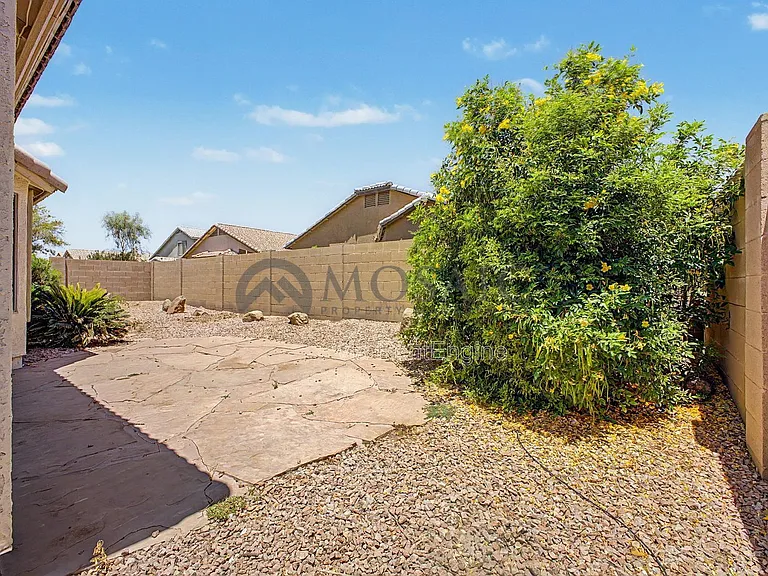 22360 E Via Del Rancho — Photo 33