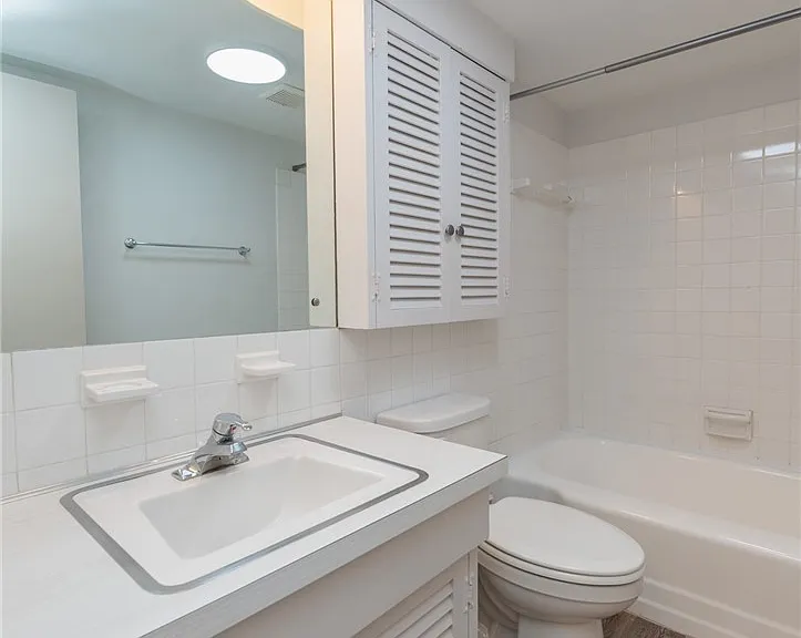 7020 Carriage Hill Dr #202 — Photo 28
