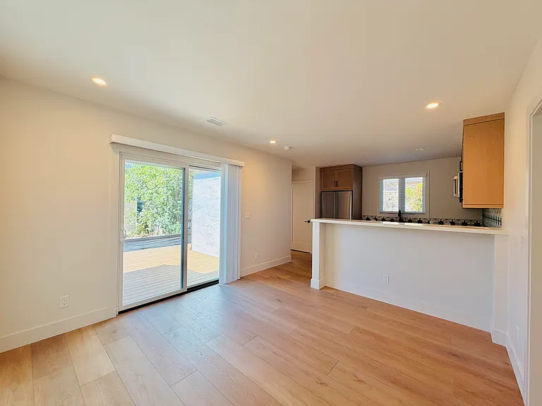2960 Ventura Dr — Photo 6
