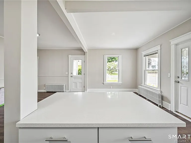 98 Brook St — Photo 9