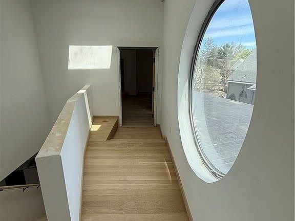4th image of 536 Smith St #201