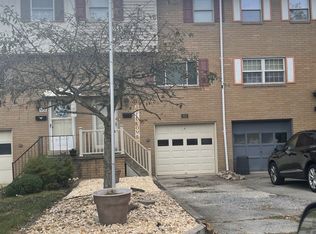 910 Academy Heights Dr, Greensburg, PA 15601