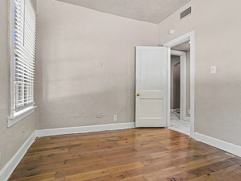 4515 Swiss Ave — Photo 9
