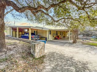 115 Candlelite Dr, Ingram, TX 78025