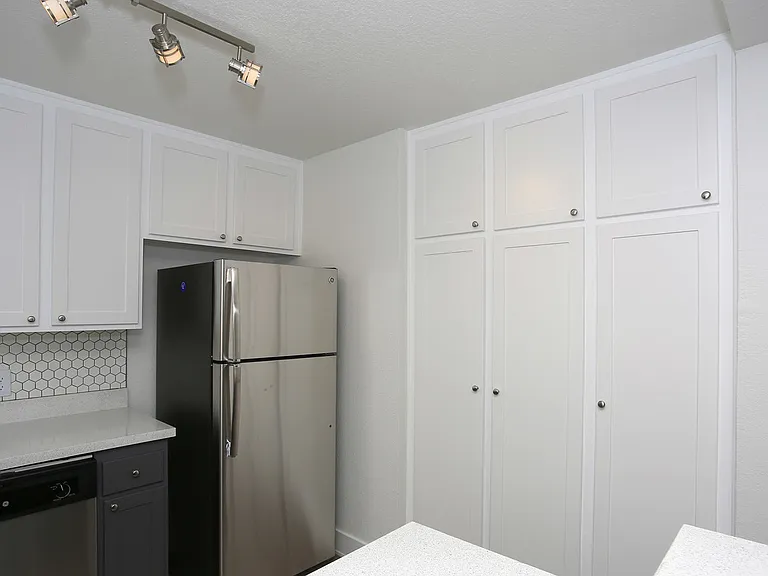 Lakehouse Apartments — Photo 24