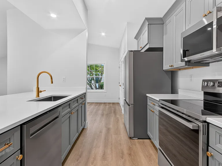 45 Tiffany Dr — Photo 1