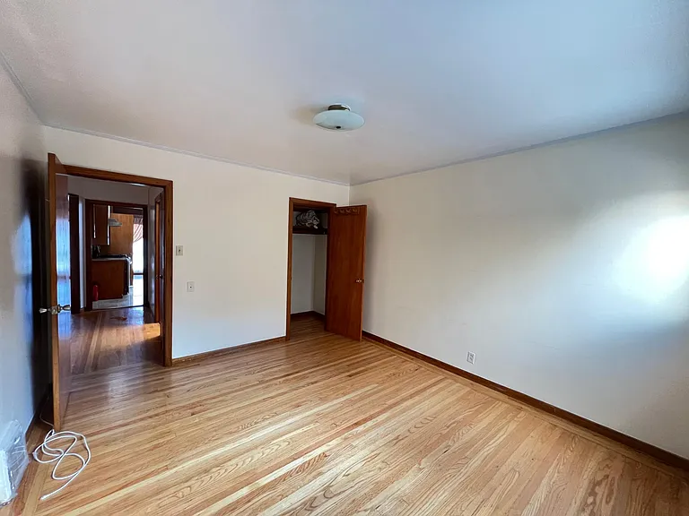 1736 Burrows St — Photo 6