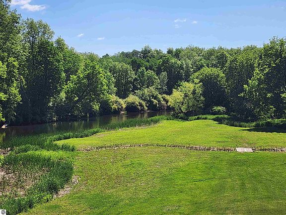 5th image of 4389 Pine River Rd