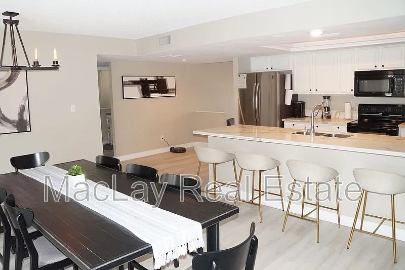 3 bed, 2.0 bath, 1832 sqft, $2,850 — Photo 1