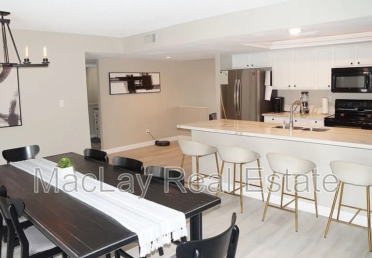 1732 E Hermosa Dr — Photo 1
