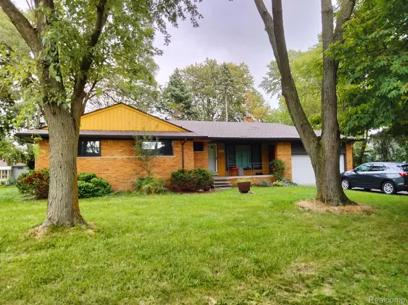 29996 Eastfield St, Farmington Hills, MI 48334