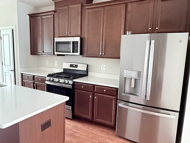 3511 Carnaby St — Photo 37