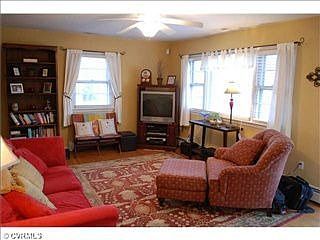 3rd image of 7508 Noble Ave