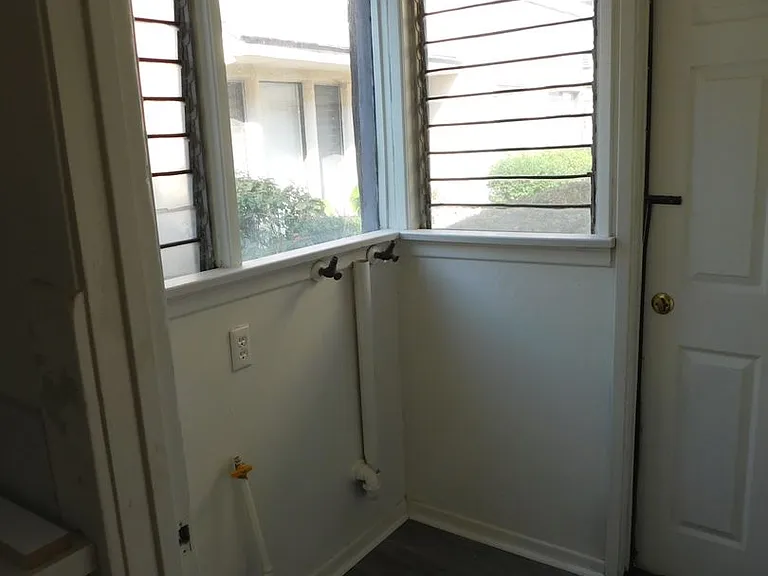 417 E Elmwood Ave — Photo 14
