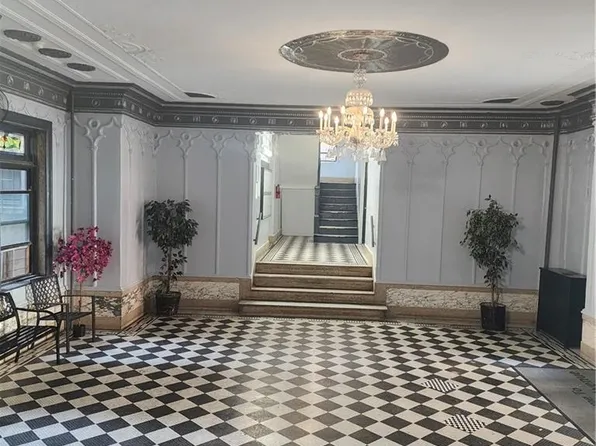 590 Parkside Avenue image 5 of 20