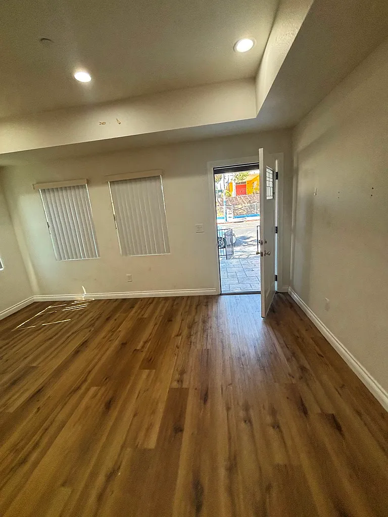 2 bed, 862 sqft, $2,900 — Photo 2