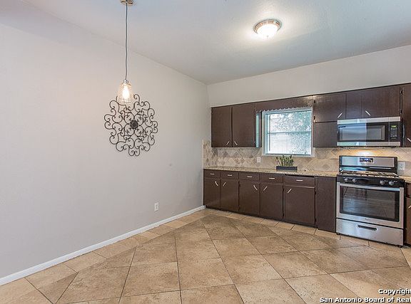 5th image of 321 Sharer St
