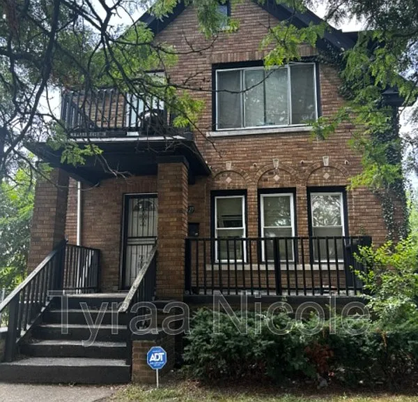 15327 Snowden Ave — Photo 2