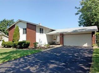2828 Sheridan Dr, Woodridge, IL