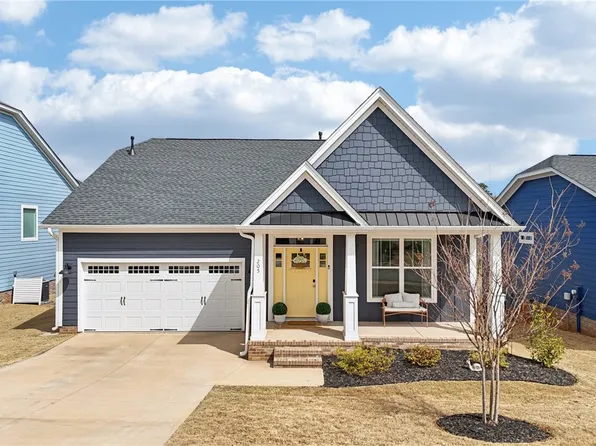 205 Daystrom Dr, Greer, SC 29651