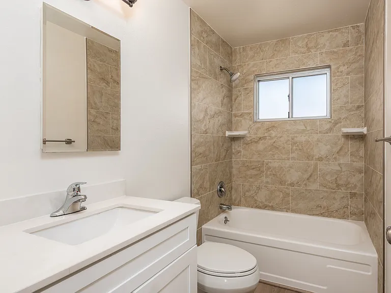 Los Robles Apartments — Photo 12