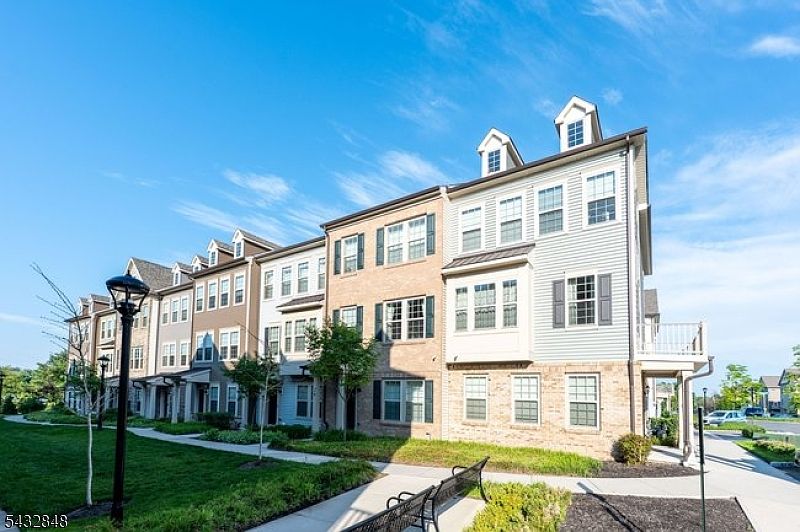 1st image of 20 Gala Ct
