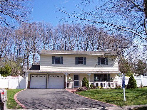 1st image of 26 Maureen Dr