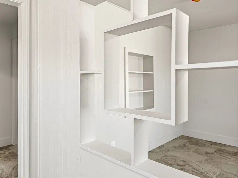 627 S Chinowth St #1 — Photo 11