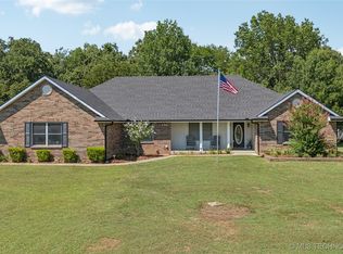 14177 E Hickory Dr, Claremore, OK 74019