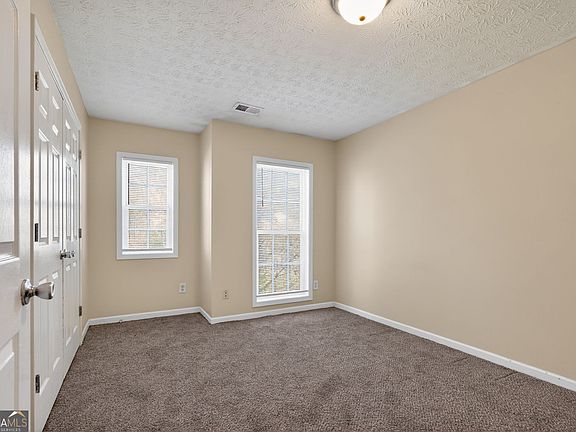 3rd image of 3885 Riverside Pkwy