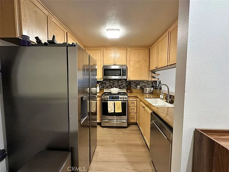 10149 Commerce Ave — Photo 12