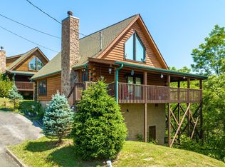 2227 Eagle Feather Dr, Sevierville, TN 37876