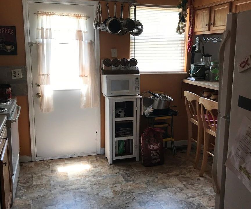 2nd image of 1951 Windmill Way