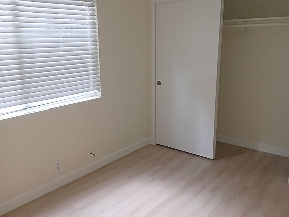 4th image of 228 Glen Dr