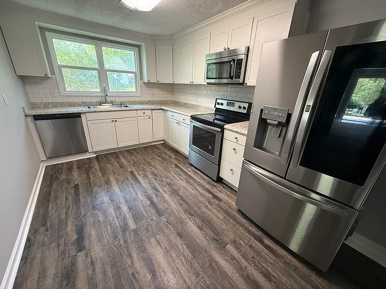 606 E Maple Ave — Photo 9