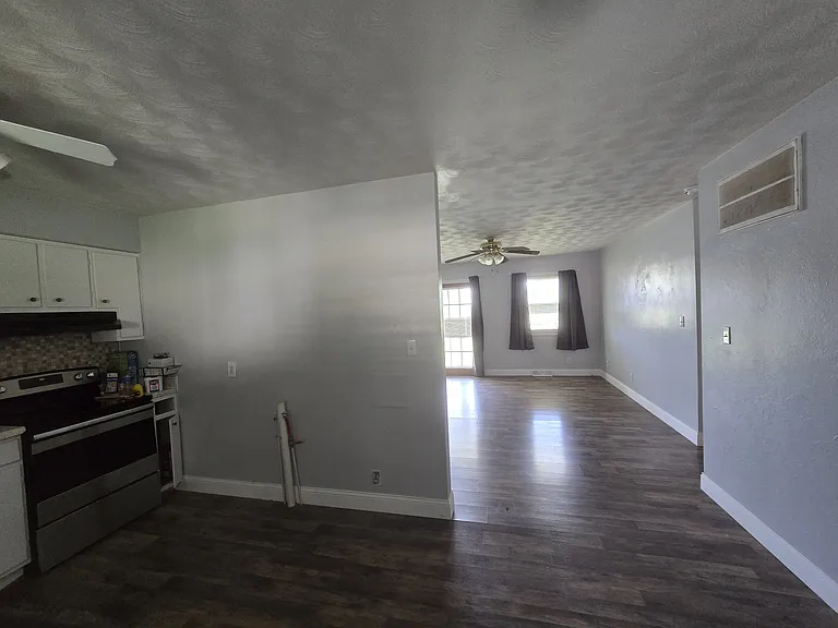 715 W Broadway St — Photo 9