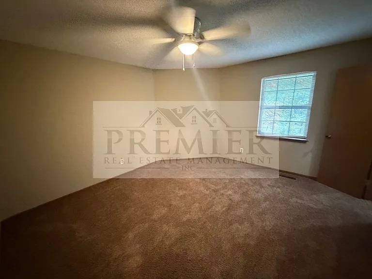 3 bd/1.5 ba townhome - 3556 NE Independence Ave, Lee's Summit, MO 64064 // Rent $1425 (end unit) — Photo 9